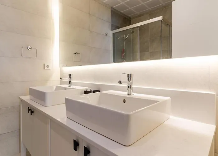 Comfortable And New Near The Sea!