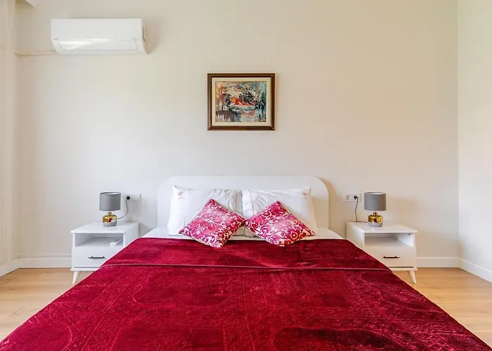 Comfortable And New Near The Sea!