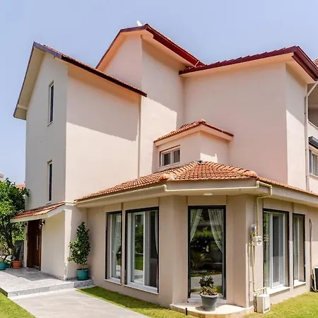 Апартаменты Comfortable And New Near The Sea! Измир