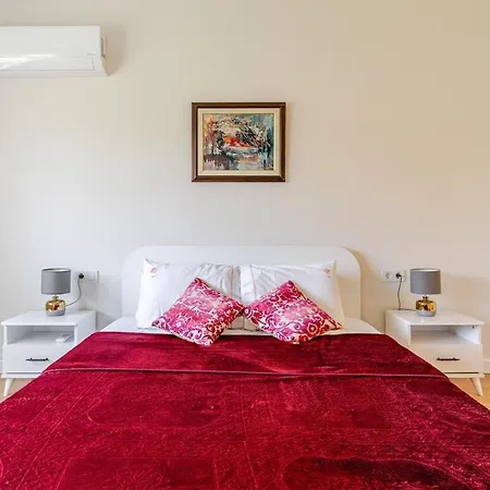 Comfortable And New Near The Sea!