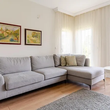 Comfortable And New Near The Sea!